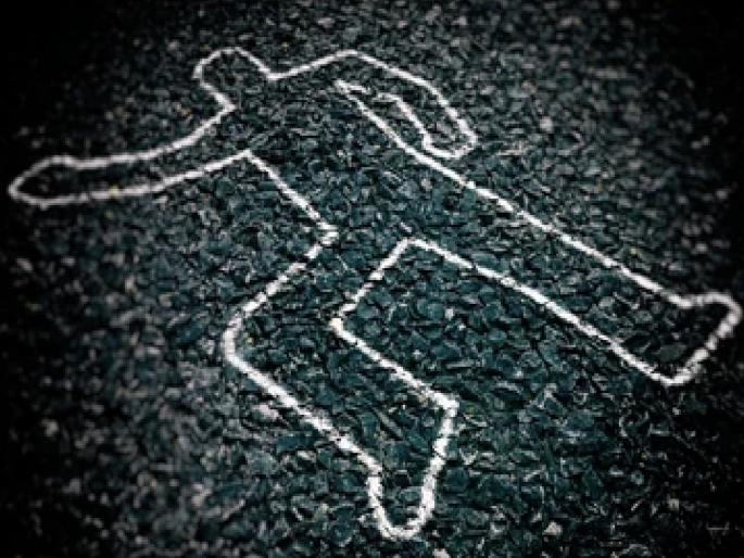 First drinking alcohol, then killing a young man by leaving him in the middle of the road with a speeding car | आधी दारू पाजली, नंतर रस्त्याच्या मध्यभागी सोडत भरधाव कारने उडवत तरुणाचा खून First drinking alcohol, then killing a young man by leaving him in the middle of the road with a speeding car | आधी दारू पाजली, नंतर रस्त्याच्या मध्यभागी सोडत भरधाव कारने उडवत तरुणाचा खून