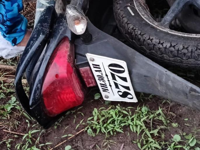 Policeman killed in two-wheeler accident; One person was injured | दुचाकी अपघातात पोलीस शिपाई ठार; एक जण जखमी Policeman killed in two-wheeler accident; One person was injured | दुचाकी अपघातात पोलीस शिपाई ठार; एक जण जखमी