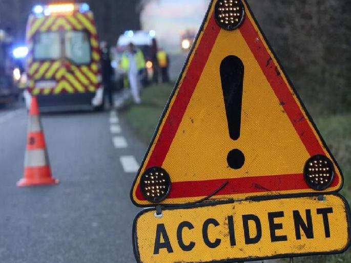 A speeding car hits a container from behind, Two people from Kolhapur were killed while returning from Ayodhya | भरधाव कारची कंटेनरला पाठीमागून धडक; अयोध्येहून परतताना कोल्हापूर, सांगलीचे चौघे ठार A speeding car hits a container from behind, Two people from Kolhapur were killed while returning from Ayodhya | भरधाव कारची कंटेनरला पाठीमागून धडक; अयोध्येहून परतताना कोल्हापूर, सांगलीचे चौघे ठार