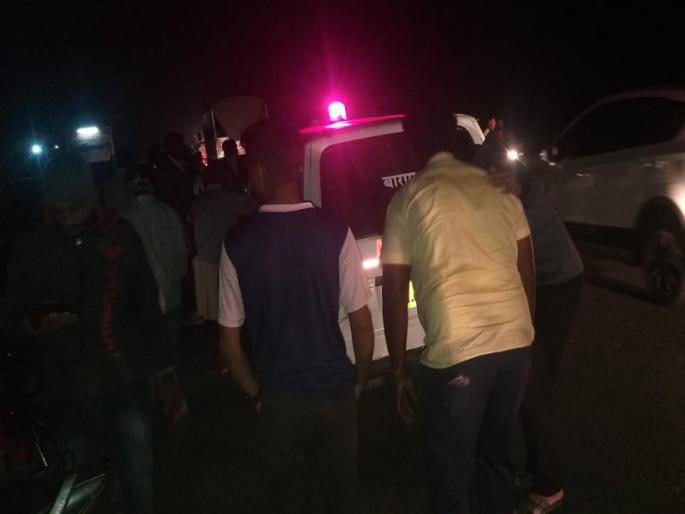 A two wheeler accident while dodging a pothole on Baramati Phaltan road The driver was seriously injured | बारामती- फलटण रस्त्यावर खड्डा चुकवताना दुचाकीचा अपघात; चालक गंभीर जखमी A two wheeler accident while dodging a pothole on Baramati Phaltan road The driver was seriously injured | बारामती- फलटण रस्त्यावर खड्डा चुकवताना दुचाकीचा अपघात; चालक गंभीर जखमी