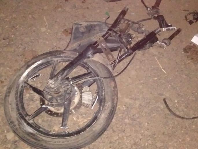 Bike swords killed in road accident near Cage | केजजवळ ट्रॅक्टर- बाईकच्या अपघातात बाईकस्वार ठार Bike swords killed in road accident near Cage | केजजवळ ट्रॅक्टर- बाईकच्या अपघातात बाईकस्वार ठार