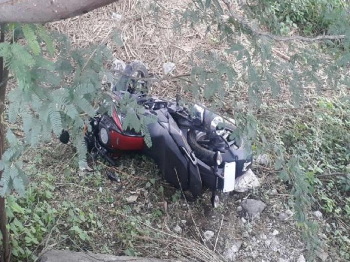 Both of them die on the spot in Parbhani | परभणीत दुचाकी अपघातात दोघांचा जागीच मृत्यू Both of them die on the spot in Parbhani | परभणीत दुचाकी अपघातात दोघांचा जागीच मृत्यू