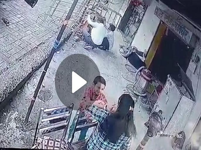 6-year-old boy dies while playing in front of mother tragic incident in Pimpri CCTV video | CCTV: आईसमोरच ६ वर्षाच्या चिमुकल्याचा खेळता-खेळता मृत्यू; पिपंरीतील दुःखद घटना 6-year-old boy dies while playing in front of mother tragic incident in Pimpri CCTV video | CCTV: आईसमोरच ६ वर्षाच्या चिमुकल्याचा खेळता-खेळता मृत्यू; पिपंरीतील दुःखद घटना