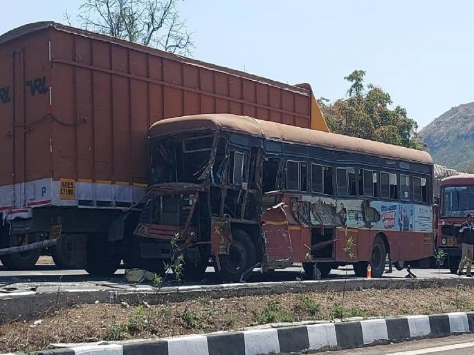 Bus accident at Kondaibari ghat, seven injured | कोंडाईबारी घाटात बसचा अपघात, सात जण जखमी Bus accident at Kondaibari ghat, seven injured | कोंडाईबारी घाटात बसचा अपघात, सात जण जखमी