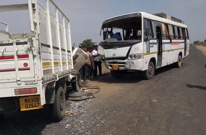 Five people were critical in two accidents in Akot taluka | अकोट तालुक्यात दोन अपघातात पाच जण गंभीर