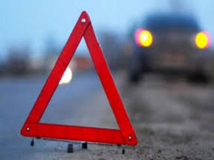 hired car on the women sarpanch's husband | महिला सरपंचाच्या पतीच्या अंगावर घातली गाडी 