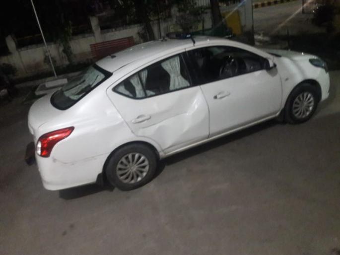 Truck hits Deputy Commissioner of Police's car in Nagpur | नागपुरात पोलीस उपायुक्तांच्या कारला ट्रकची धडक Truck hits Deputy Commissioner of Police's car in Nagpur | नागपुरात पोलीस उपायुक्तांच्या कारला ट्रकची धडक