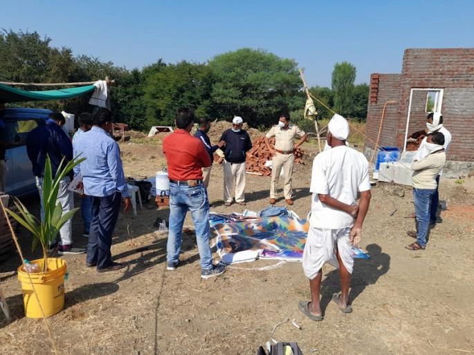 The laborer committed murder by throwing a stone at the head of a sleeping bricklayer | झोपेतील गवंड्याच्या डोक्यात दगड घालून मजुराने केला खून The laborer committed murder by throwing a stone at the head of a sleeping bricklayer | झोपेतील गवंड्याच्या डोक्यात दगड घालून मजुराने केला खून
