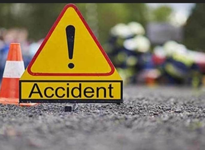 Two-wheeler driver killed in accident in Nagpur | नागपुरात अपघातात दुचाकीचालक ठार Two-wheeler driver killed in accident in Nagpur | नागपुरात अपघातात दुचाकीचालक ठार