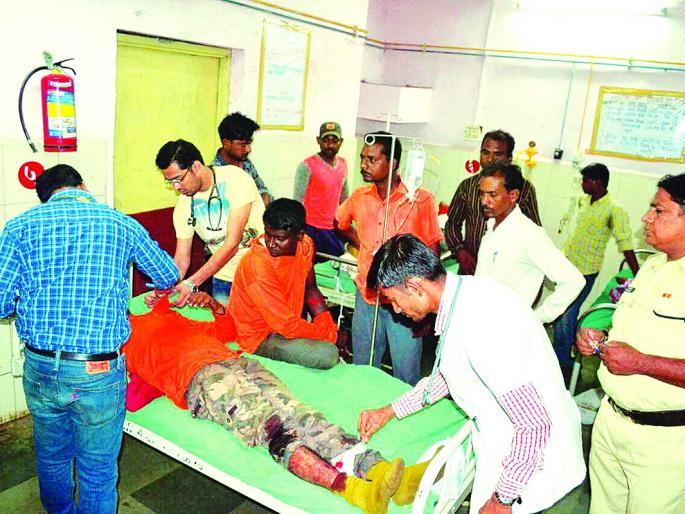 Railway bridge collapses; Gangman killed | रेल्वे पुलाचा कठडा कोसळला; गँगमन ठार Railway bridge collapses; Gangman killed | रेल्वे पुलाचा कठडा कोसळला; गँगमन ठार