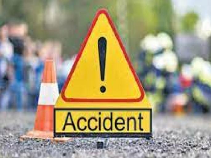 Bus slips on road in Gotewadi in Sangli, student injured | सांगलीतील गोटेवाडीत रस्त्याकडेला बस घसरली, विद्यार्थी जखमी; अन् माेठा अपघात टळला Bus slips on road in Gotewadi in Sangli, student injured | सांगलीतील गोटेवाडीत रस्त्याकडेला बस घसरली, विद्यार्थी जखमी; अन् माेठा अपघात टळला