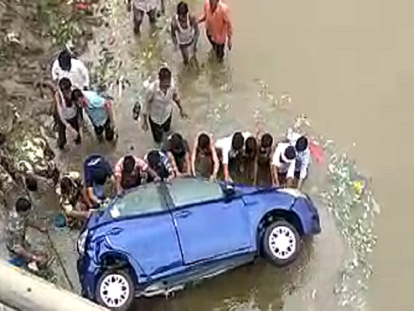 Three killed in an accident on Penganga river, including the brother of Anil Gote | पैनगंगा नदीवरील अपघातात तीन ठार, मृतामध्ये आ.अनिल गोटे यांच्या बंधूचा समावेश Three killed in an accident on Penganga river, including the brother of Anil Gote | पैनगंगा नदीवरील अपघातात तीन ठार, मृतामध्ये आ.अनिल गोटे यांच्या बंधूचा समावेश