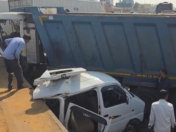 Dumper becomes a Death! Hits a car, blows up 5 vehicles, crushes 50 people, 10 people die | Jaipur Accident: डंपर बनला काळ! कारला धडक देत ५ वाहनांना उडवले, ५० जणांना चिरडले, १० जणांचा मृत्यू   