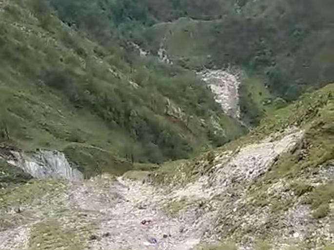 Accident: Terrible accident in Uttarakhand, jeep carrying devotees fell into the valley, 10 people died | उत्तराखंडमध्ये भीषण अपघात, भाविकांना घेऊन जाणारी जीप दरीत कोसळली, ९ जणांचा मृत्यू Accident: Terrible accident in Uttarakhand, jeep carrying devotees fell into the valley, 10 people died | उत्तराखंडमध्ये भीषण अपघात, भाविकांना घेऊन जाणारी जीप दरीत कोसळली, ९ जणांचा मृत्यू