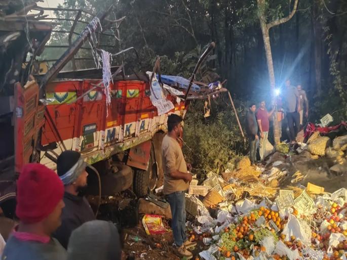 Uttara Kannada Accident: 10 Killed, 15 Injured After Truck Overturns on NH 63 in Yellapur | कर्नाटकात ट्रकचा भीषण अपघात; १० जणांचा मृत्यू , १५ जण जखमी