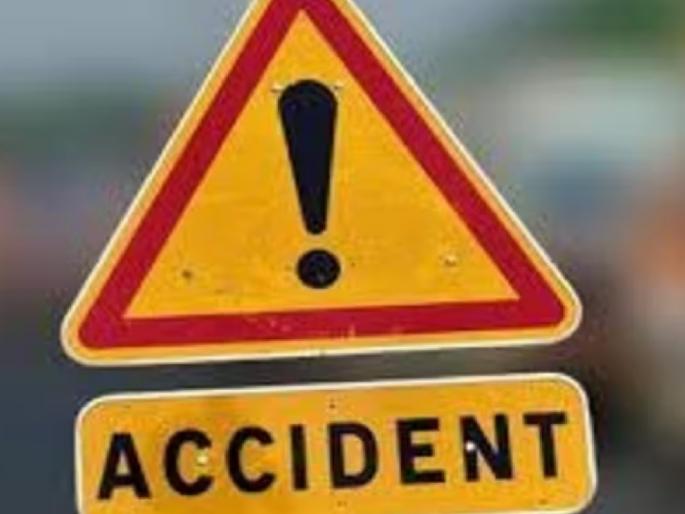 Two killed in a collision with a speeding dumper near Islampur | Sangli: मित्राचा हळदी कार्यक्रम करून परत येताना काळाचा घाला, डंपरच्या धडकेत दोघे ठार Two killed in a collision with a speeding dumper near Islampur | Sangli: मित्राचा हळदी कार्यक्रम करून परत येताना काळाचा घाला, डंपरच्या धडकेत दोघे ठार
