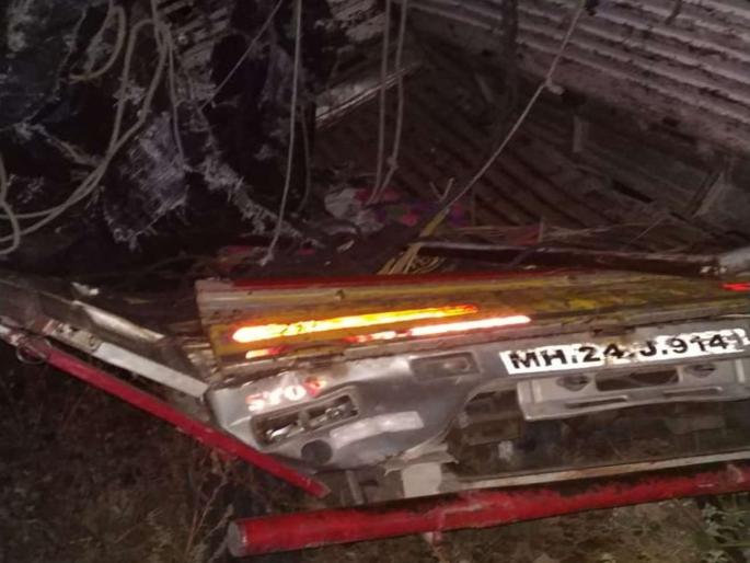 accidents in Latur district; 5 death & 6 injured | लातूर जिल्ह्यात भीषण अपघात; पाच वऱ्हाड्यांचा मृत्यू, सहा गंभीर accidents in Latur district; 5 death & 6 injured | लातूर जिल्ह्यात भीषण अपघात; पाच वऱ्हाड्यांचा मृत्यू, सहा गंभीर