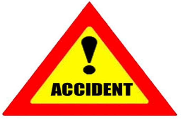 Four injured in road mishap, six injured in road mishap | गरजुंना जेवणाची पाकिटे घेऊन जाणाऱ्या चारचाकी वाहनाला अपघात, सहा जखमी  Four injured in road mishap, six injured in road mishap | गरजुंना जेवणाची पाकिटे घेऊन जाणाऱ्या चारचाकी वाहनाला अपघात, सहा जखमी
