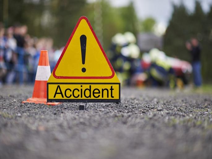 Unfortunate death of a six-month-old baby lying on the road Incidents in Rajgurunagar | ट्रॅक्टर-दुचाकीच्या अपघातात आईने गमावले ६ महिन्यांचे बाळ Unfortunate death of a six-month-old baby lying on the road Incidents in Rajgurunagar | ट्रॅक्टर-दुचाकीच्या अपघातात आईने गमावले ६ महिन्यांचे बाळ