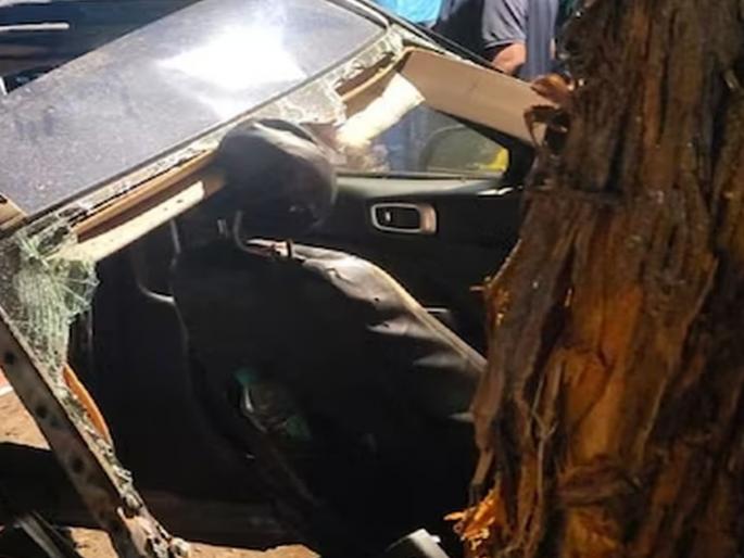 Madhya Pradesh Car Accident: Terrible accident, speeding car skidded off the road and hit a tree, three friends died on the spot | भीषण अपघात, भरधाव कार रस्त्यावरून घसरून झाडावर धडकली, तीन मित्रांचा जागीच मृत्यू Madhya Pradesh Car Accident: Terrible accident, speeding car skidded off the road and hit a tree, three friends died on the spot | भीषण अपघात, भरधाव कार रस्त्यावरून घसरून झाडावर धडकली, तीन मित्रांचा जागीच मृत्यू