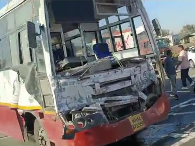 Accident: A bus collided with a container near Malegaon, 27 passengers were injured in the horrific accident | Accident: मालेगावजवळ बस कंटेनरला धडकली, भीषण अपघातात २७ प्रवासी जखमी Accident: A bus collided with a container near Malegaon, 27 passengers were injured in the horrific accident | Accident: मालेगावजवळ बस कंटेनरला धडकली, भीषण अपघातात २७ प्रवासी जखमी