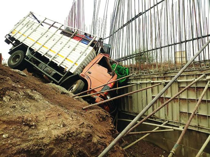 Lockdown brings down rate of road accidnet | लॉकडाऊनमुळे देशातील रस्ते अपघातांना लागला ब्रेक Lockdown brings down rate of road accidnet | लॉकडाऊनमुळे देशातील रस्ते अपघातांना लागला ब्रेक