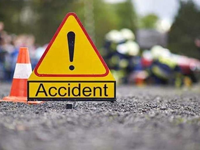 One killed in accident at flyover | उड्डाणपूलावर अपघातात एक ठार तर दोघांचा दुचाकीवरून पडल्याने मृत्यू