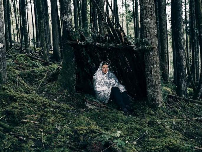 Young girl stayed in forest for 2 days with dead bodies of 3 friends, told a shocking story after being freed | तीन मित्रांच्या मृतदेहांसोबत दोन दिवस जंगलात राहिली तरुणी, सुटका होताच सांगितली थरकाप उडवणारी कहाणी Young girl stayed in forest for 2 days with dead bodies of 3 friends, told a shocking story after being freed | तीन मित्रांच्या मृतदेहांसोबत दोन दिवस जंगलात राहिली तरुणी, सुटका होताच सांगितली थरकाप उडवणारी कहाणी