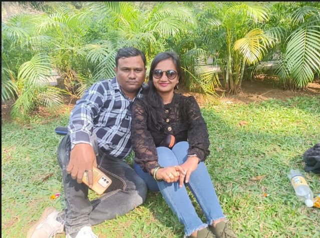 Unfortunate accidental death of a couple on their way to Shirdi to welcome New Year; A six-year-old girl survived | हृदयद्रावक! नववर्षाच्या स्वागतासाठी शिर्डीला निघालेल्या दांपत्याचा अपघाती मृत्यू;चिमुकली बचावली Unfortunate accidental death of a couple on their way to Shirdi to welcome New Year; A six-year-old girl survived | हृदयद्रावक! नववर्षाच्या स्वागतासाठी शिर्डीला निघालेल्या दांपत्याचा अपघाती मृत्यू;चिमुकली बचावली