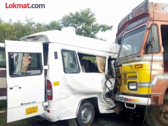 Tempo-truck head-on collision! 9 passengers killed in accident, people came running after hearing the noise | टेम्पो-ट्रकची समोरासमोर धडक! अपघातात ९ प्रवाशी ठार, आवाज ऐकूनच लोक आले धावून Tempo-truck head-on collision! 9 passengers killed in accident, people came running after hearing the noise | टेम्पो-ट्रकची समोरासमोर धडक! अपघातात ९ प्रवाशी ठार, आवाज ऐकूनच लोक आले धावून