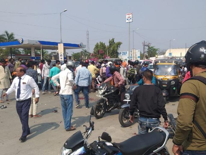 a student died and two seriously injured as Unidentified vehicle hits two-wheeler on kamptee nagpur road | विद्यार्थ्याच्या दुचाकीला भरधाव वाहनाची धडक; एक ठार, दोघे जखमी a student died and two seriously injured as Unidentified vehicle hits two-wheeler on kamptee nagpur road | विद्यार्थ्याच्या दुचाकीला भरधाव वाहनाची धडक; एक ठार, दोघे जखमी