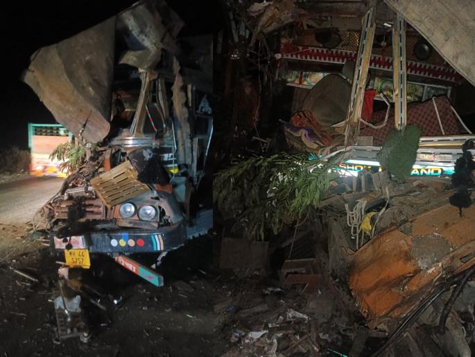 Parabhani: Truck driver dies in collision, vehicle crushed! JCB on the road at midnight to smooth traffic | Parabhani: धडकेत ट्रक चालकाचा अंत,गाडीचा चुराडा! मध्यरात्री जेसीबीने वाहतूक सुरळीत Parabhani: Truck driver dies in collision, vehicle crushed! JCB on the road at midnight to smooth traffic | Parabhani: धडकेत ट्रक चालकाचा अंत,गाडीचा चुराडा! मध्यरात्री जेसीबीने वाहतूक सुरळीत