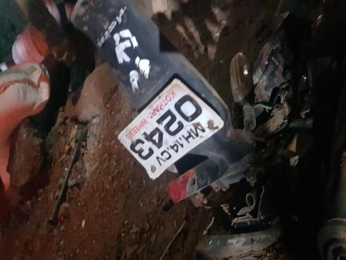 Major accident on Mumbai-Pune highway five killed | मुंबई-पुणे महामार्गावर भीषण अपघात, पाच जणांचा मृत्यू  Major accident on Mumbai-Pune highway five killed | मुंबई-पुणे महामार्गावर भीषण अपघात, पाच जणांचा मृत्यू