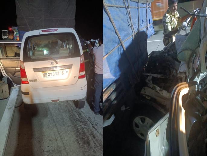 A speeding car collided with a truck on the Samriddhi highway, three people were killed on the spot | समृद्धी महामार्गावर भरधाव कारची ट्रकला धडक, तीन जण जागीच ठार A speeding car collided with a truck on the Samriddhi highway, three people were killed on the spot | समृद्धी महामार्गावर भरधाव कारची ट्रकला धडक, तीन जण जागीच ठार