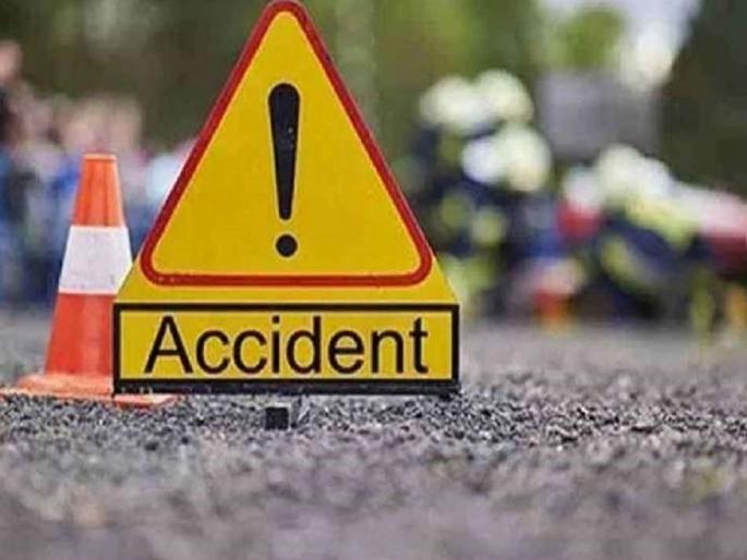 Fell from bike and crushed by truck | दुचाकीवरून कोसळले अन् ट्रकने चिरडले Fell from bike and crushed by truck | दुचाकीवरून कोसळले अन् ट्रकने चिरडले