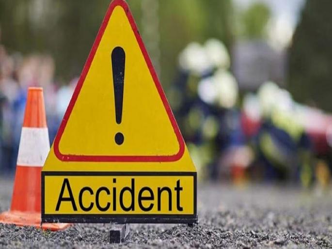 Youth killed after cargo container hits bike on Shiye Kasba Bawda road in Kolhapur | Kolhapur: रस्त्यातील विजेचा खांब चुकविण्याच्या नादात कंटेनरची दुचाकीला धडक, युवक जागीच ठार Youth killed after cargo container hits bike on Shiye Kasba Bawda road in Kolhapur | Kolhapur: रस्त्यातील विजेचा खांब चुकविण्याच्या नादात कंटेनरची दुचाकीला धडक, युवक जागीच ठार
