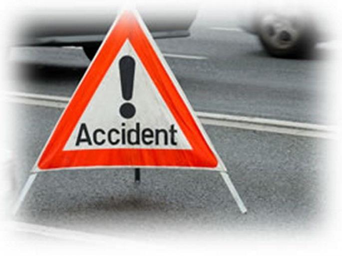 Accident on Ashti-Varud road in Wardha district, killed on the spot | वर्धा जिल्ह्यातील आष्टी-वरुड मार्गावर अपघात, एक जागीच ठार Accident on Ashti-Varud road in Wardha district, killed on the spot | वर्धा जिल्ह्यातील आष्टी-वरुड मार्गावर अपघात, एक जागीच ठार