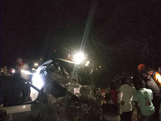Terrible accident at Ghari on Solapur Barshi-Latur road, 5 people died on the spot | लग्नानंतर देवदर्शनाला जाताना काळाचा घाला; भीषण अपघातात ५ जण जागीच ठार, सुदैवाने नवरा नवरी वाचले Terrible accident at Ghari on Solapur Barshi-Latur road, 5 people died on the spot | लग्नानंतर देवदर्शनाला जाताना काळाचा घाला; भीषण अपघातात ५ जण जागीच ठार, सुदैवाने नवरा नवरी वाचले