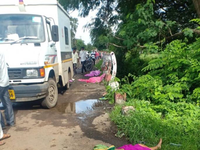 Married with three-year-old Chimukalya | जीपची दुचाकीला धडक : तीन वर्षाच्या चिमुकल्यासह दाम्पत्य ठार Married with three-year-old Chimukalya | जीपची दुचाकीला धडक : तीन वर्षाच्या चिमुकल्यासह दाम्पत्य ठार