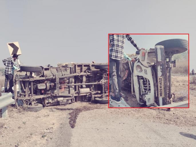 One died on the spot after a pickup tempo overturned at Sindagi Ghat; two seriously injured | सिंदगी घाटात पिकअप टेम्पो उलटून एकाचा जागीच मृत्यू; दोघे गंभीर जखमी