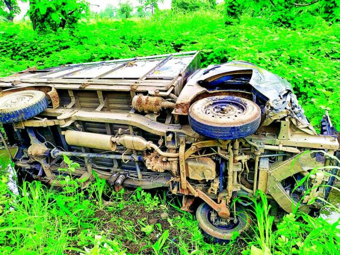On Umrer - Nagpur highway at Ooty Three killed in fatal accident | उमरेड - नागपूर महामार्गावरील उटी येथे भीषण अपघातात तीन ठार On Umrer - Nagpur highway at Ooty Three killed in fatal accident | उमरेड - नागपूर महामार्गावरील उटी येथे भीषण अपघातात तीन ठार