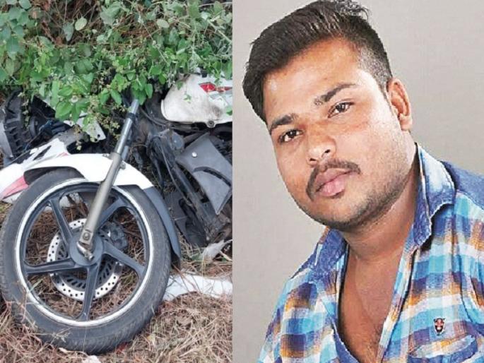 The young man went to the side of the road for 'urination', at that point a loaded container crushed a friend on a two-wheeler. | 'लघुशंके'साठी तरुण रस्त्याच्या बाजूला गेला, तेवढ्यात भरधाव कंटेनरने दुचाकीवरील मित्रास चिरडले The young man went to the side of the road for 'urination', at that point a loaded container crushed a friend on a two-wheeler. | 'लघुशंके'साठी तरुण रस्त्याच्या बाजूला गेला, तेवढ्यात भरधाव कंटेनरने दुचाकीवरील मित्रास चिरडले