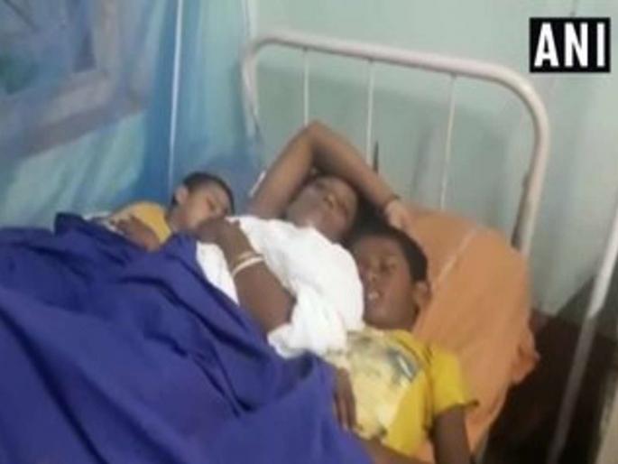 4 Death & 27 injured in collapse of temple wall in west bengal | West Bengal Wall Collapsed: मंदिराची भिंत कोसळून 4 जणांचा मृत्यू, 27 जखमी  4 Death & 27 injured in collapse of temple wall in west bengal | West Bengal Wall Collapsed: मंदिराची भिंत कोसळून 4 जणांचा मृत्यू, 27 जखमी