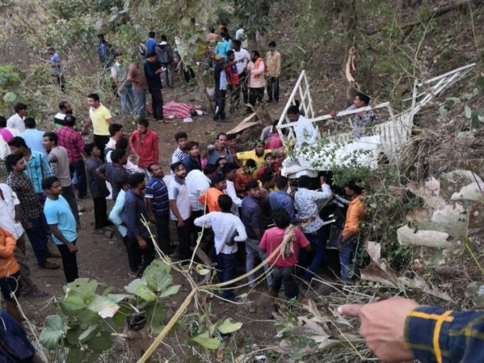 accident in Yavatmal, 8 people were killed and many injured | यवतमाळमध्ये भीषण अपघात, 8 जणांचा मृत्यू, अनेक जण जखमी accident in Yavatmal, 8 people were killed and many injured | यवतमाळमध्ये भीषण अपघात, 8 जणांचा मृत्यू, अनेक जण जखमी