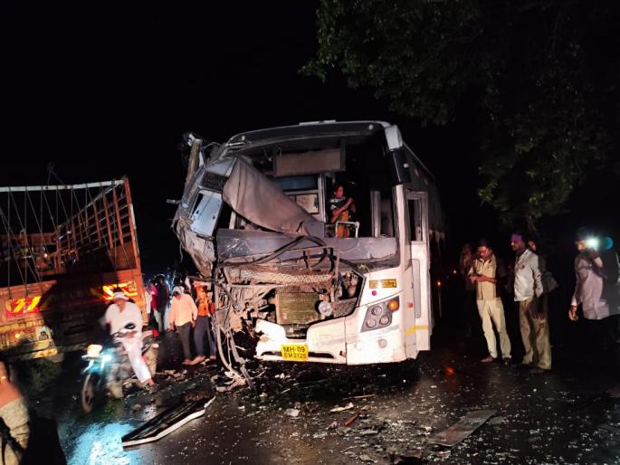 Eicher collided with Shivshahi bus, 2 serious in buldhana | आयशरची शिवशाही बसला धडक, दाेन गंभीर Eicher collided with Shivshahi bus, 2 serious in buldhana | आयशरची शिवशाही बसला धडक, दाेन गंभीर
