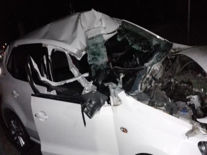 Death of a young man on a Mumbai-Pune highway in car accident | मुंबई-पुणे द्रुतगती महामार्गावर कार अपघातात युवकाचा जागीच मृत्यू  Death of a young man on a Mumbai-Pune highway in car accident | मुंबई-पुणे द्रुतगती महामार्गावर कार अपघातात युवकाचा जागीच मृत्यू