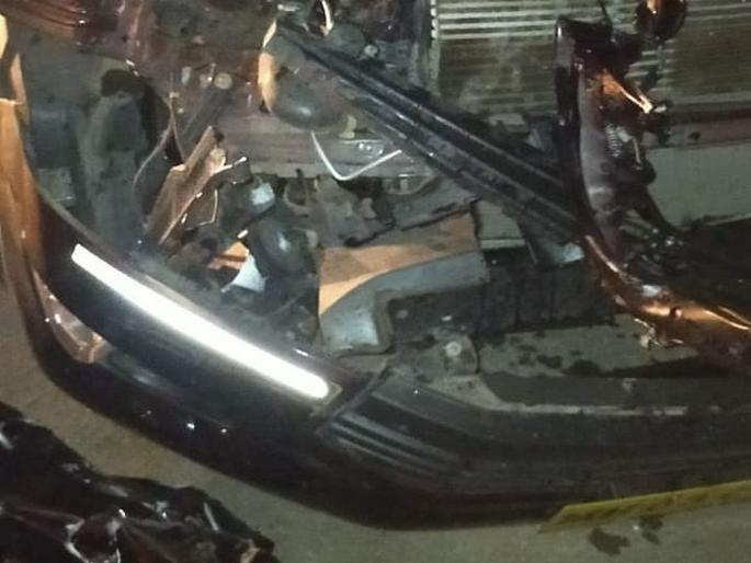 One killed in accident in Khopoli Mumbai-Pune Expressway | मुंबई-पुणे एक्सप्रेस वेवर खोपोलीजवळ भीषण अपघातात एक जण ठार One killed in accident in Khopoli Mumbai-Pune Expressway | मुंबई-पुणे एक्सप्रेस वेवर खोपोलीजवळ भीषण अपघातात एक जण ठार
