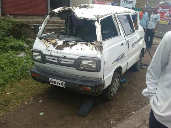 One killed in a car accident | कारच्या भीषण अपघातात एक ठार One killed in a car accident | कारच्या भीषण अपघातात एक ठार