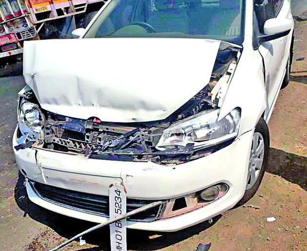 Three-vehicle accident at Parola | पारोळा येथे तीन वाहनांचा विचित्र अपघात Three-vehicle accident at Parola | पारोळा येथे तीन वाहनांचा विचित्र अपघात