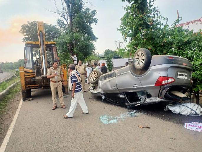 Four killed, one injured in car crash | धक्कादायक! अनियंत्रित कारने चार जणांना चिरडले; मृतांमध्ये सख्ख्या भाऊ-बहिणीचा समावेश Four killed, one injured in car crash | धक्कादायक! अनियंत्रित कारने चार जणांना चिरडले; मृतांमध्ये सख्ख्या भाऊ-बहिणीचा समावेश